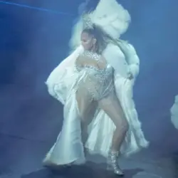 Jennifer-Lopez-Live-at-Chavon-Concert-April-15-13-1350×760-1024×576